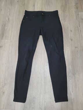 2/$20 HUE Black Pull Up Pant Size: M